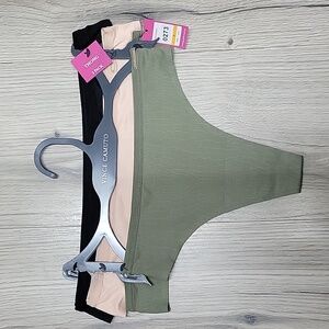 VINCE CAMUTO THONG.